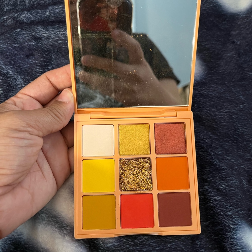 White and Gold Eyeshadow Palette with Mirror